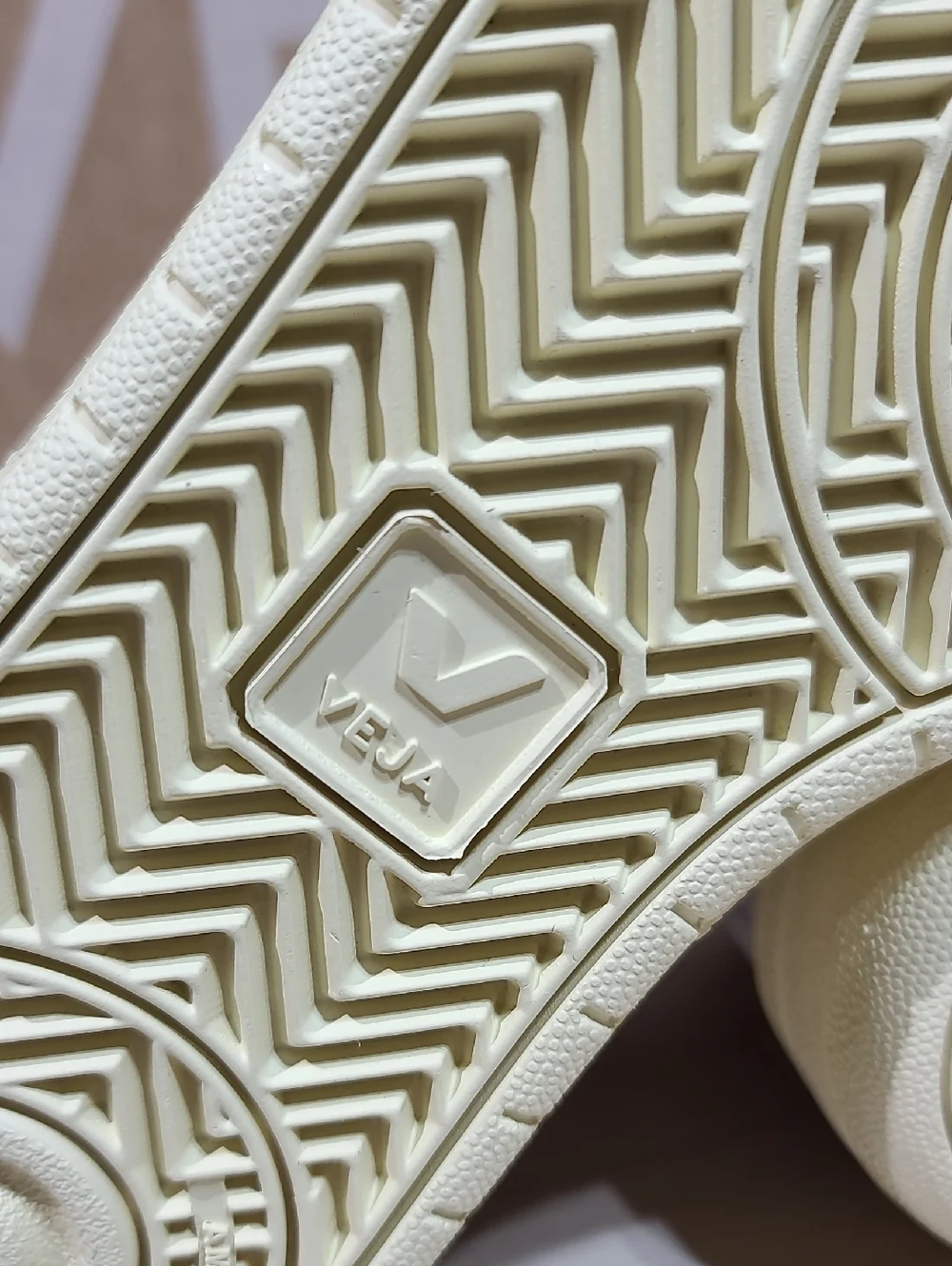 Veja Women's V-15 Sneakers Petale White Multico - US 7 NEW - Picture 6 of 9
